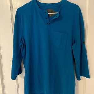 Gently used Men’s Under Armour quarter sleeve shirt!